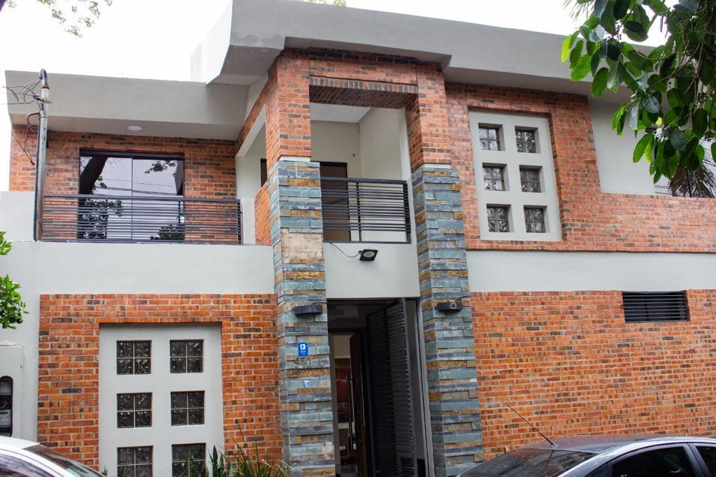 Alquilo moderna casa amoblada y equipada a pasitos del shopping mariscal