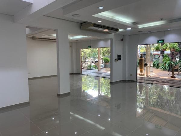 Alquiler salón comercial en avenida boggiani