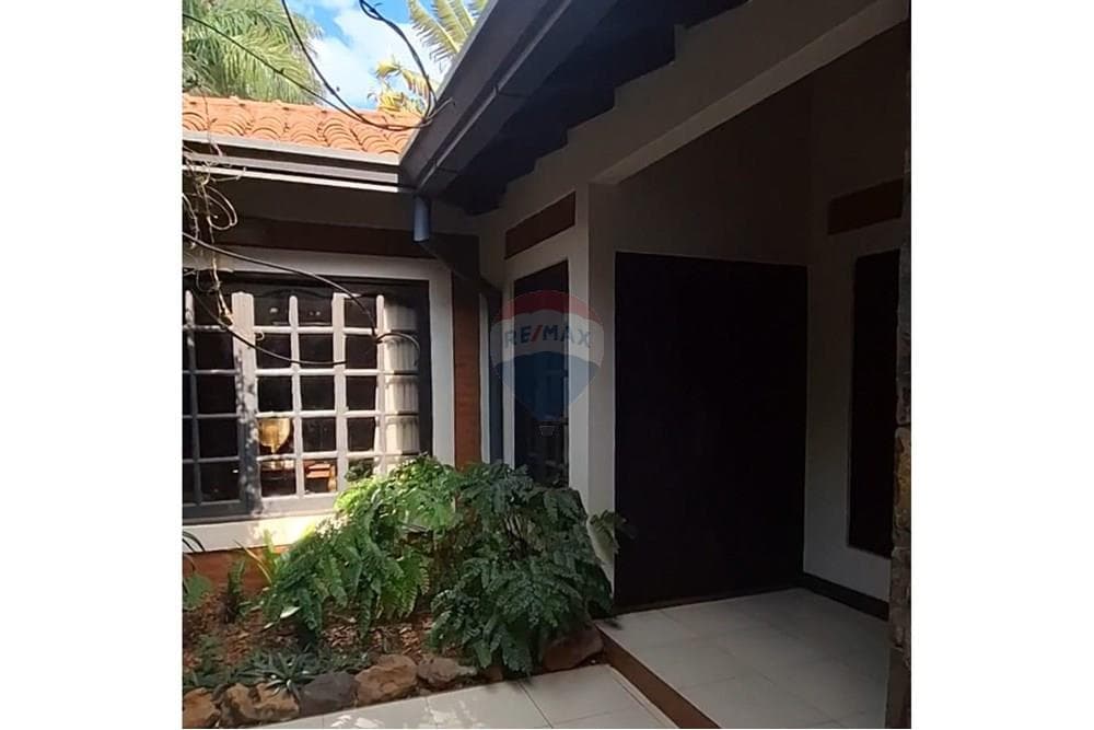 Casa - Alquiler - Encarnación, Paraguay, foto 3