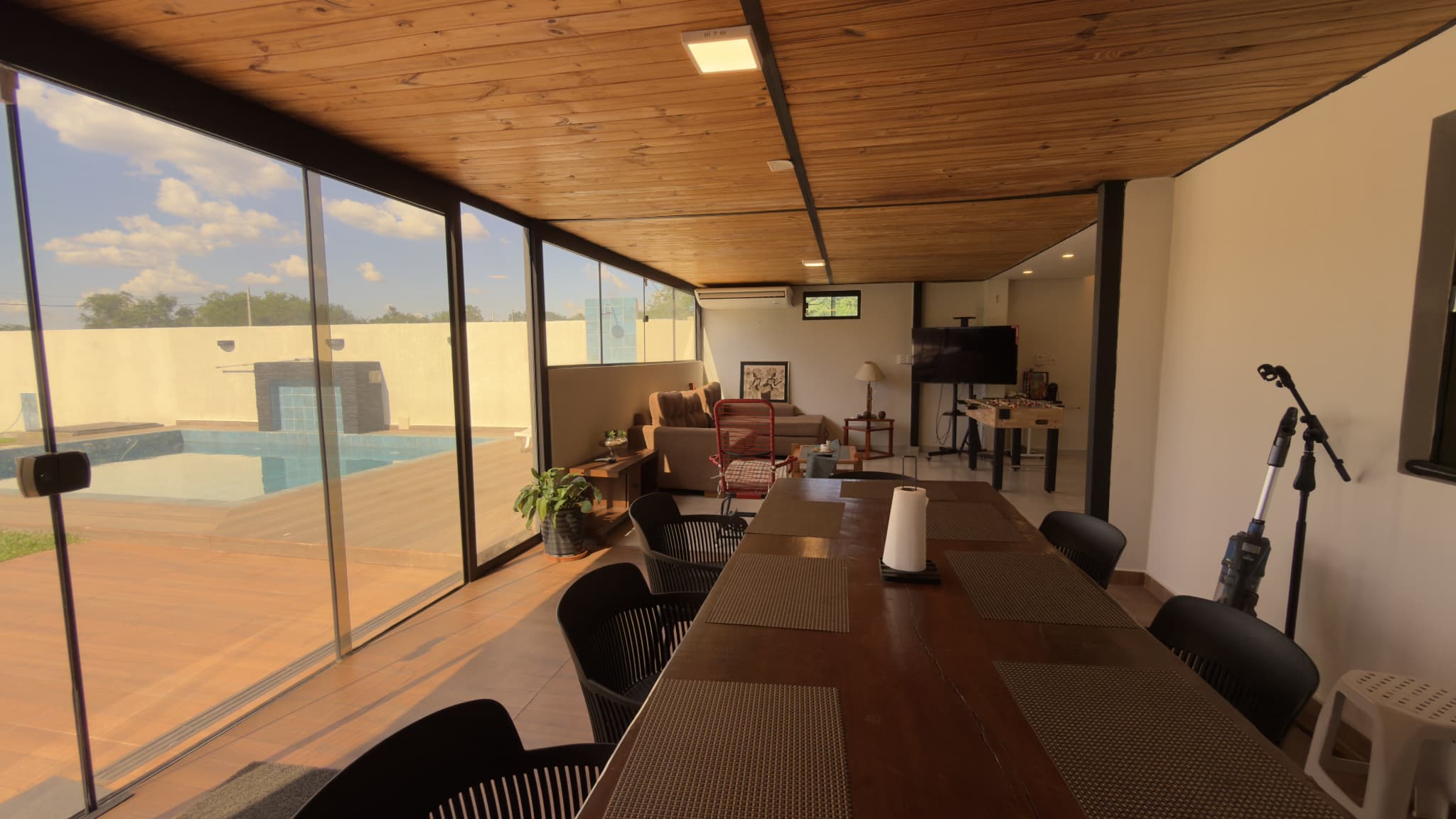 San Bernardino: Moderna Casa Con Piscina Y Quincho — foto 3