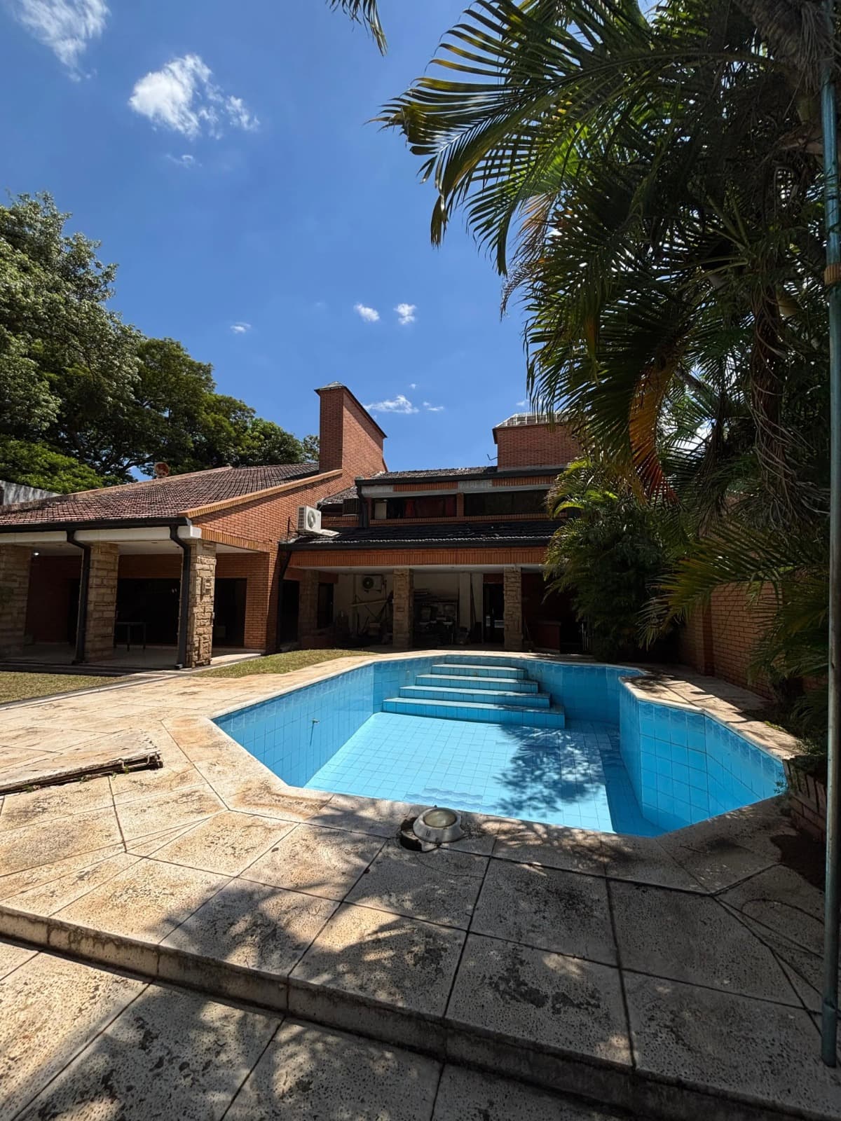 Residencia Exclusiva De Gran Dimensión En Barrio Mcal. Estigarribia, foto 2