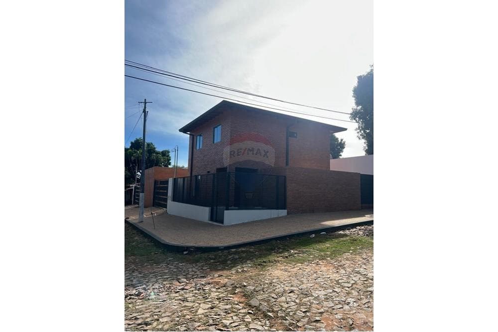 Vendo duplex en lambare san isidro