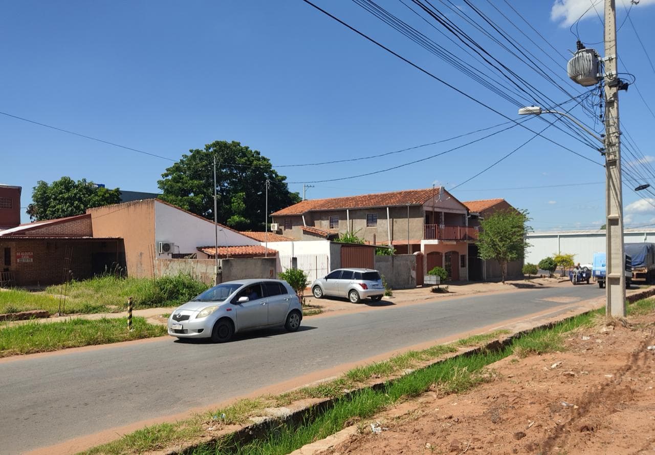 Casa y amplios salones para negocio en esquina - Ypane sobre Acceso Sur — foto 4