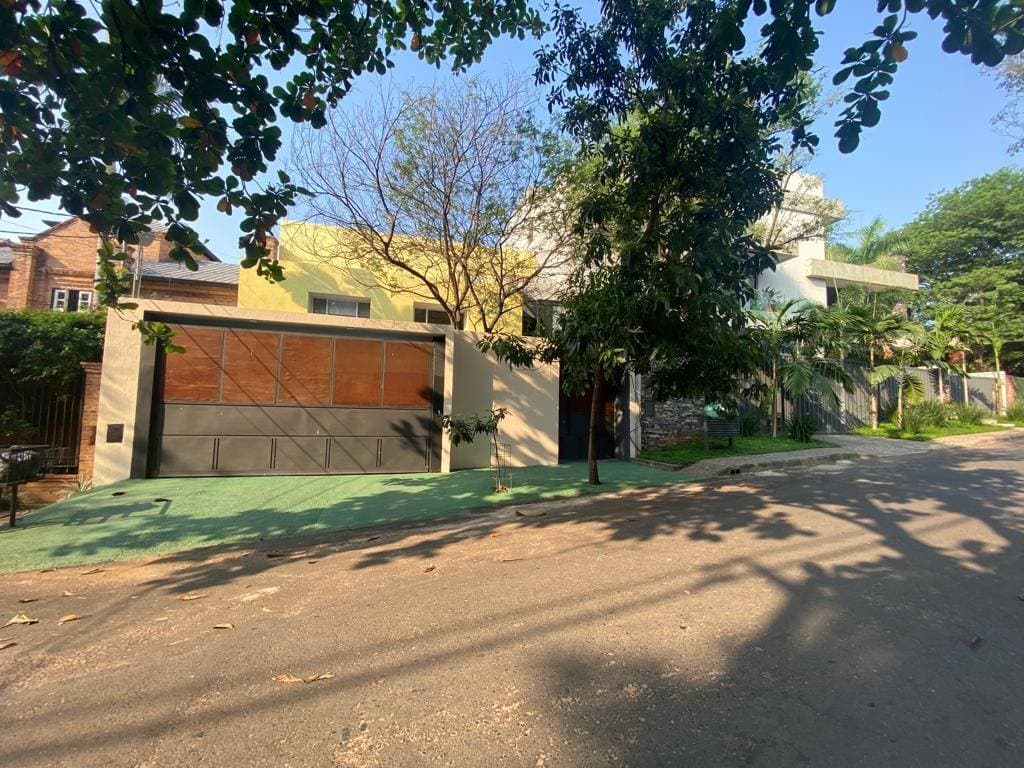 Casa en barrio mburucuya, foto 2