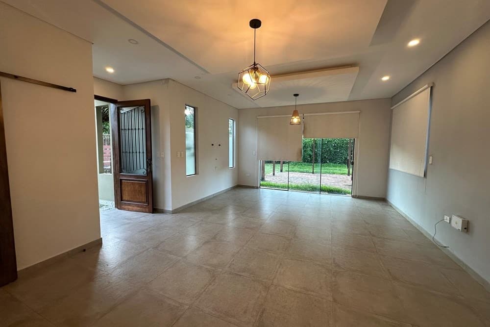 Casa - Alquiler - Lambaré, Central, Paraguay, foto 2