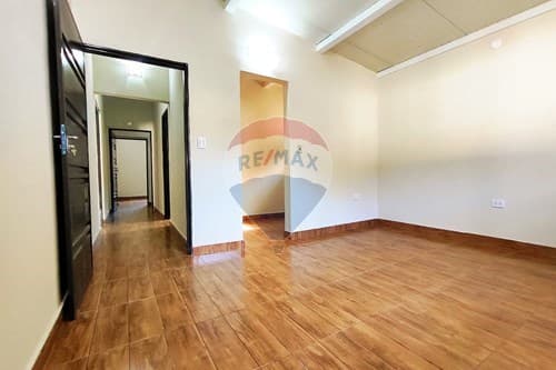 Casa a Estrenar en el centro de Luque ideal para residencia o oficina, foto 2