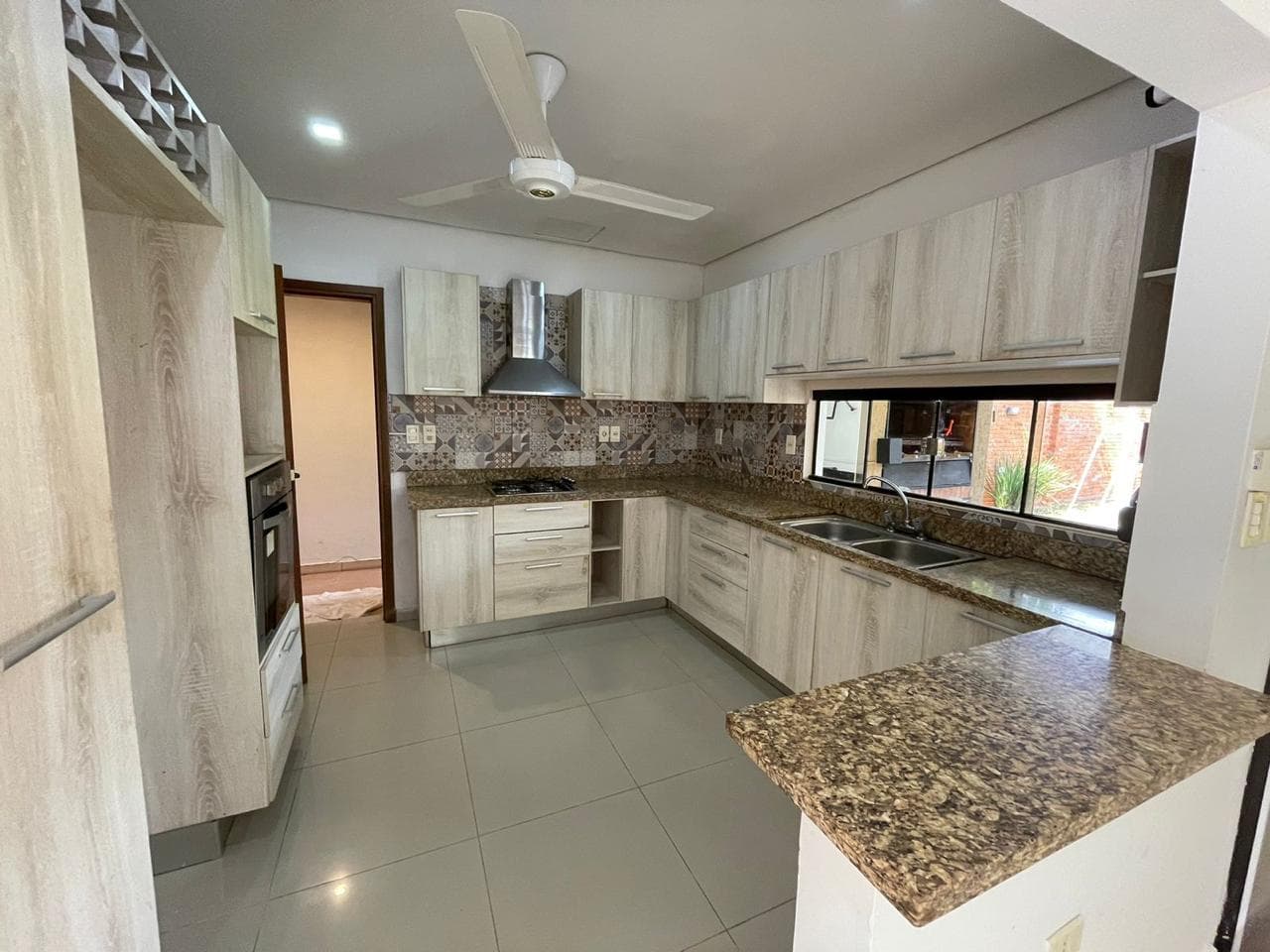 Hermosa Casa En Venta En Luque Zona Residencial Muy Cerca A La Municipalidad, foto 4