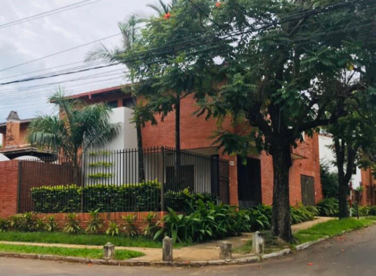 En Alquíler Residencia Zona Club Centenario 4 dormitorios
