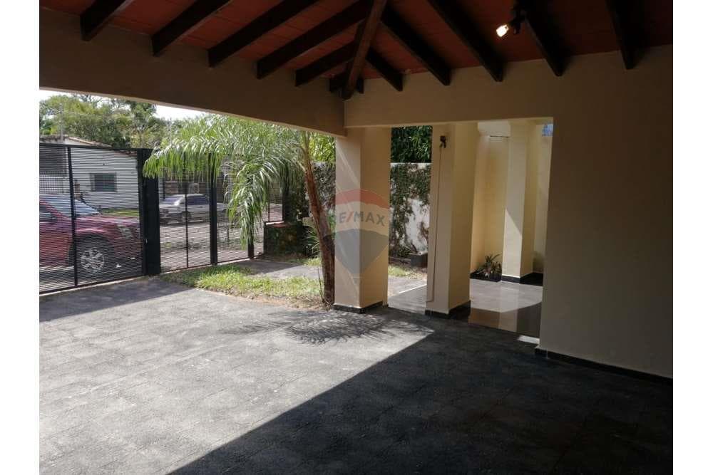 Casa con piscina zona salvador del mundo, foto 3