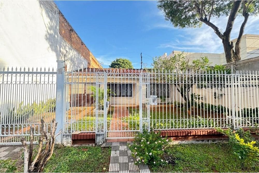 Alquilo casa barrio villa aurelia Asunción