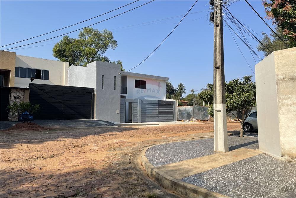 Vendo duplex en Lambaré barrio mbachio II