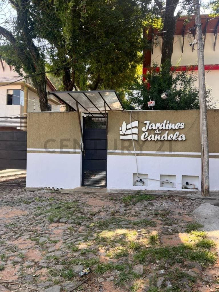 Vendo hermosa casa en condominio en Lambaré