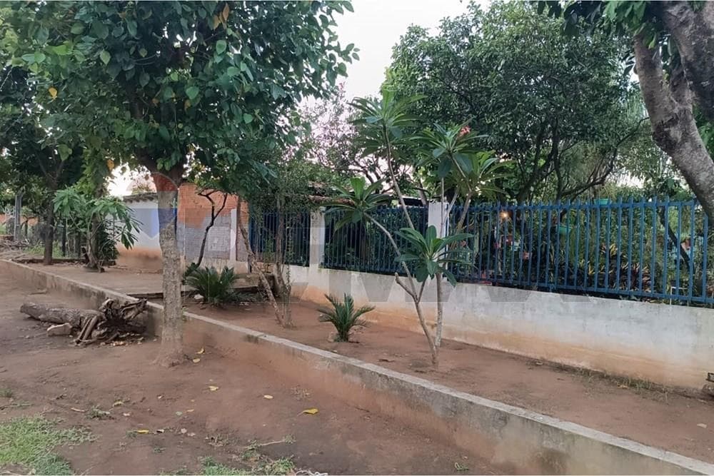 Propiedad con 3 viviendas independientes – zona aratiri