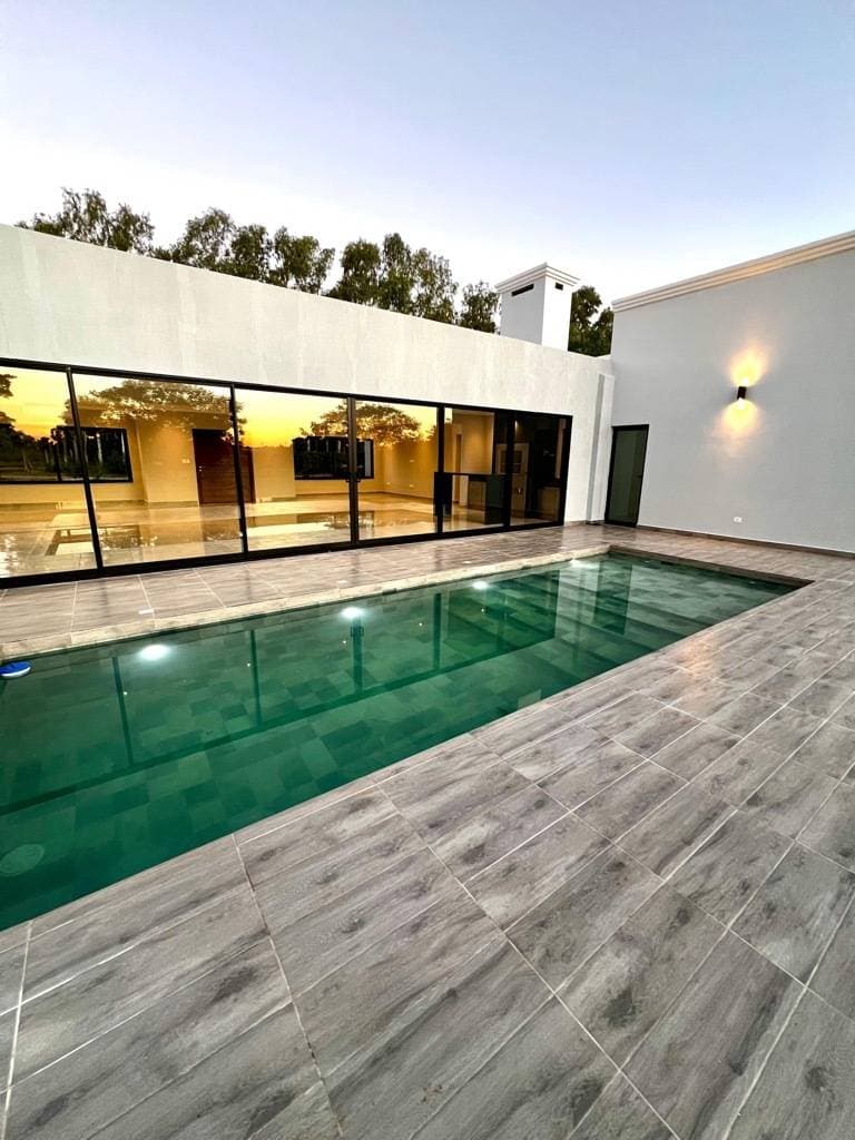En venta residencia exclusiva estilo minimalista en el condominio surubii, foto 4