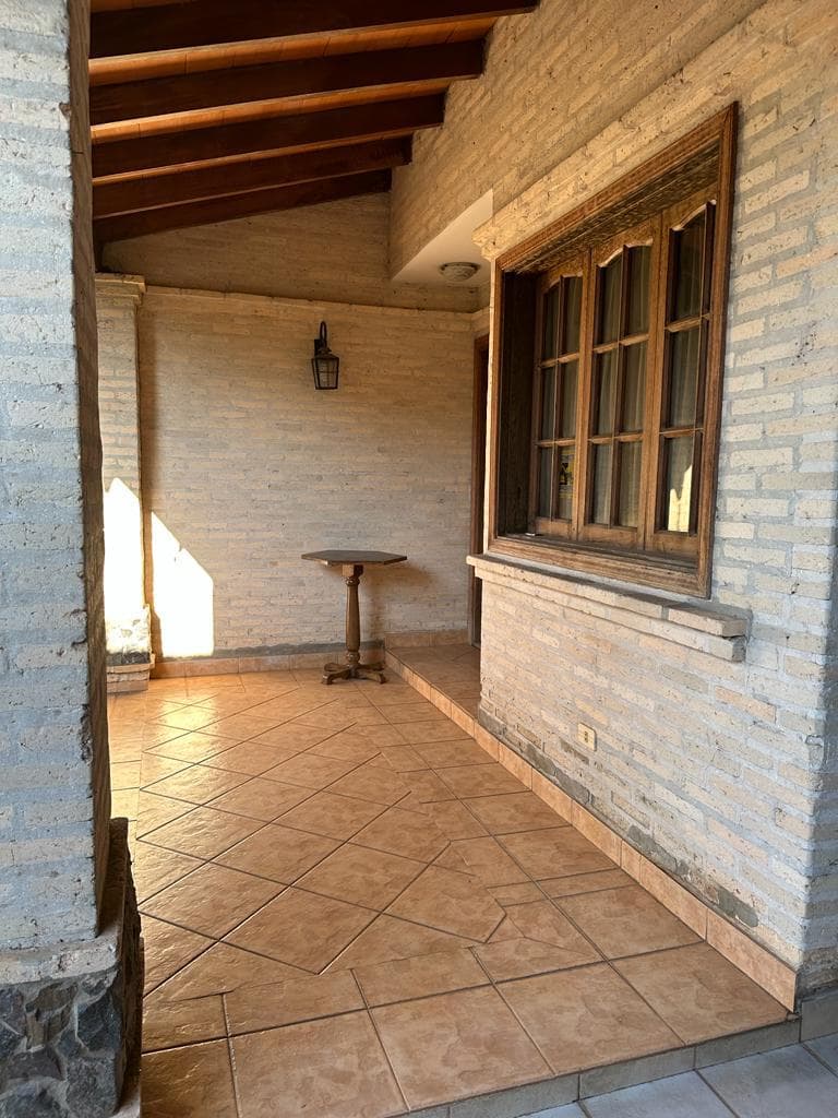 Amplia Casa de 2 Plantas en Lambaré – 400 m² Construidos, foto 3