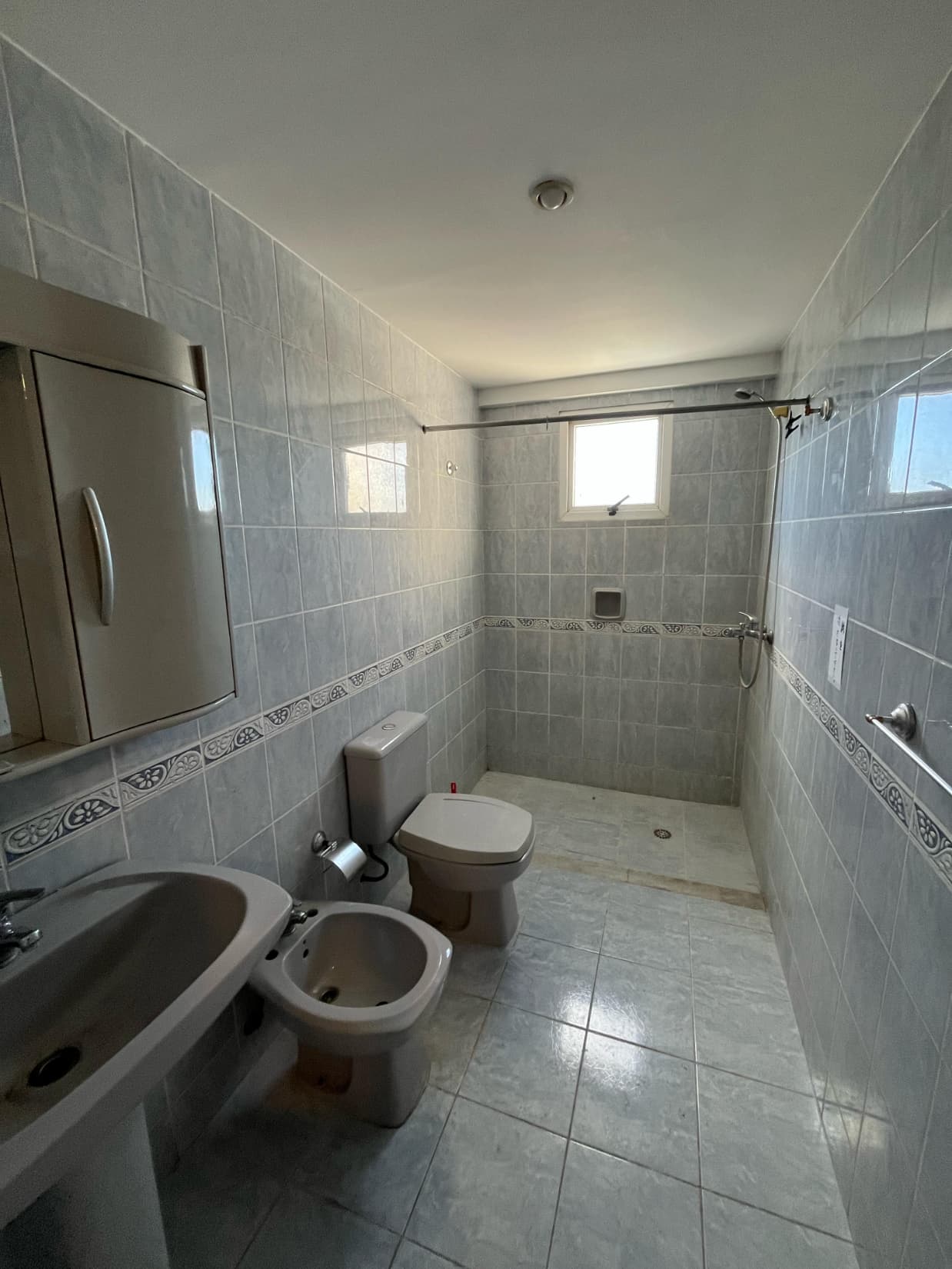 *en alquiler – amplio departamento de 3 dorm *zona colegio inter – San José*, foto 4