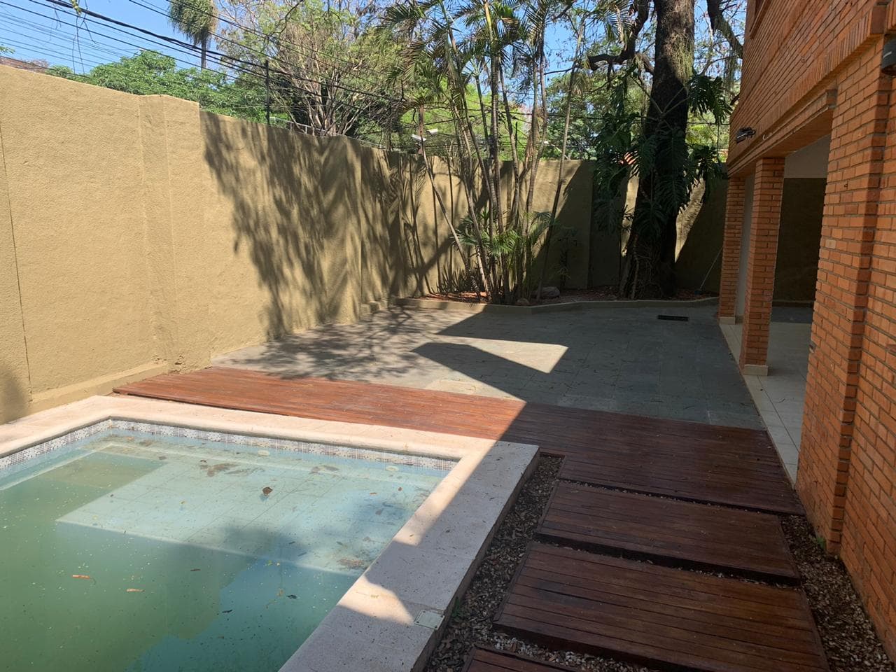 Casa en condominio cerrado con piscina propia