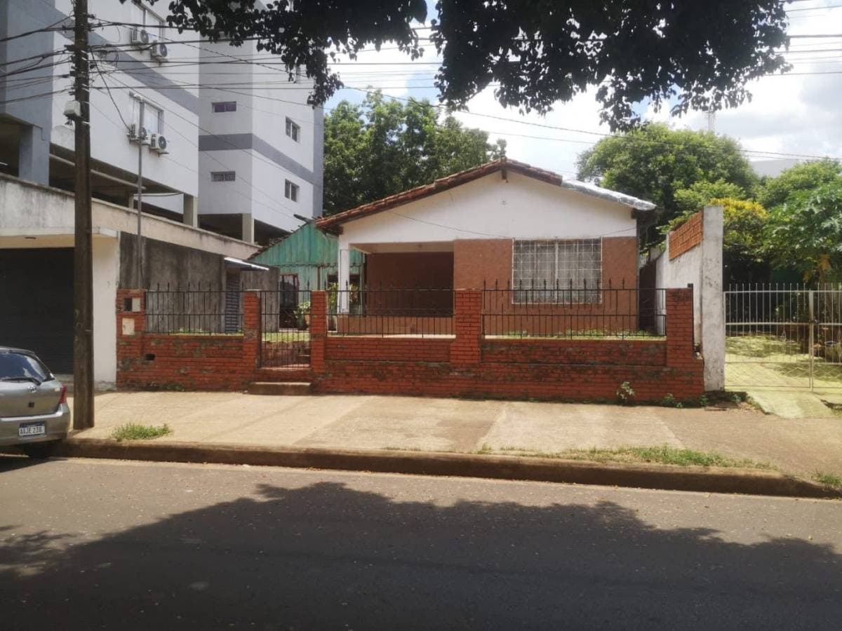 Vendo casa con vista a la costanera encarnacion