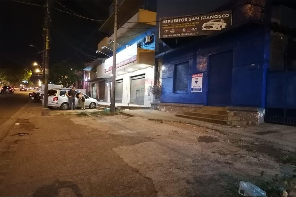 Alquilo salón comercial sobre avda. Eusebio Ayala - Asunción