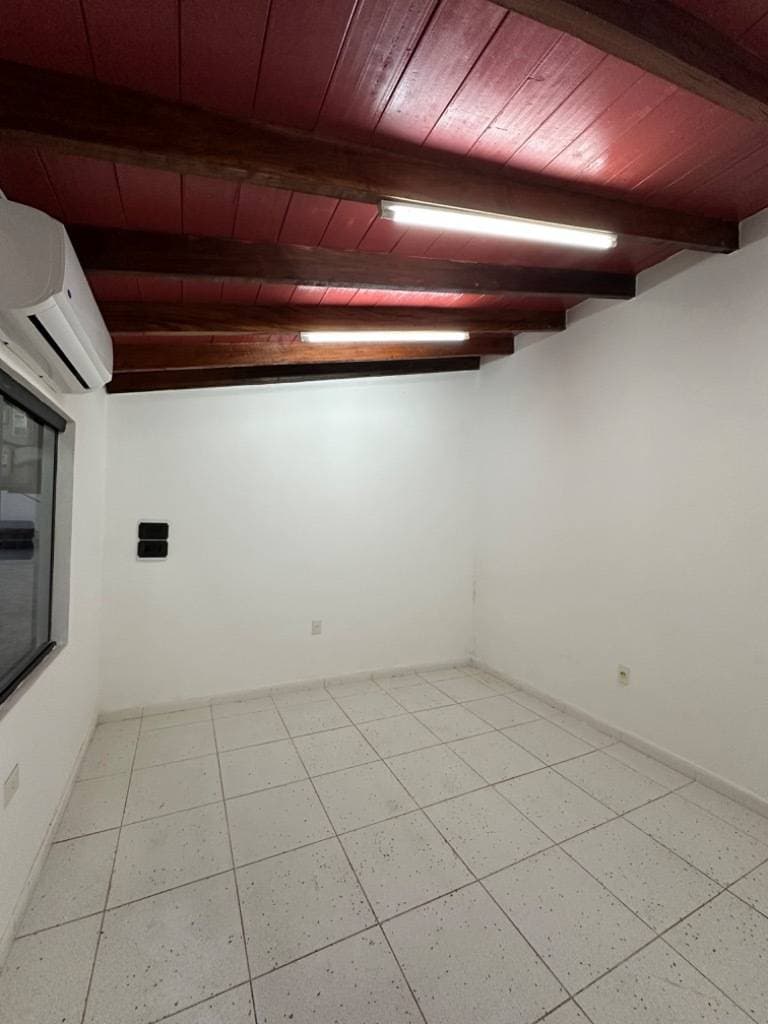 Deposito con oficina, foto 2