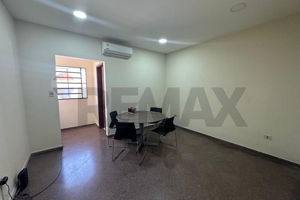 Oficina - Alquiler - Recoleta, Paraguay, foto 2