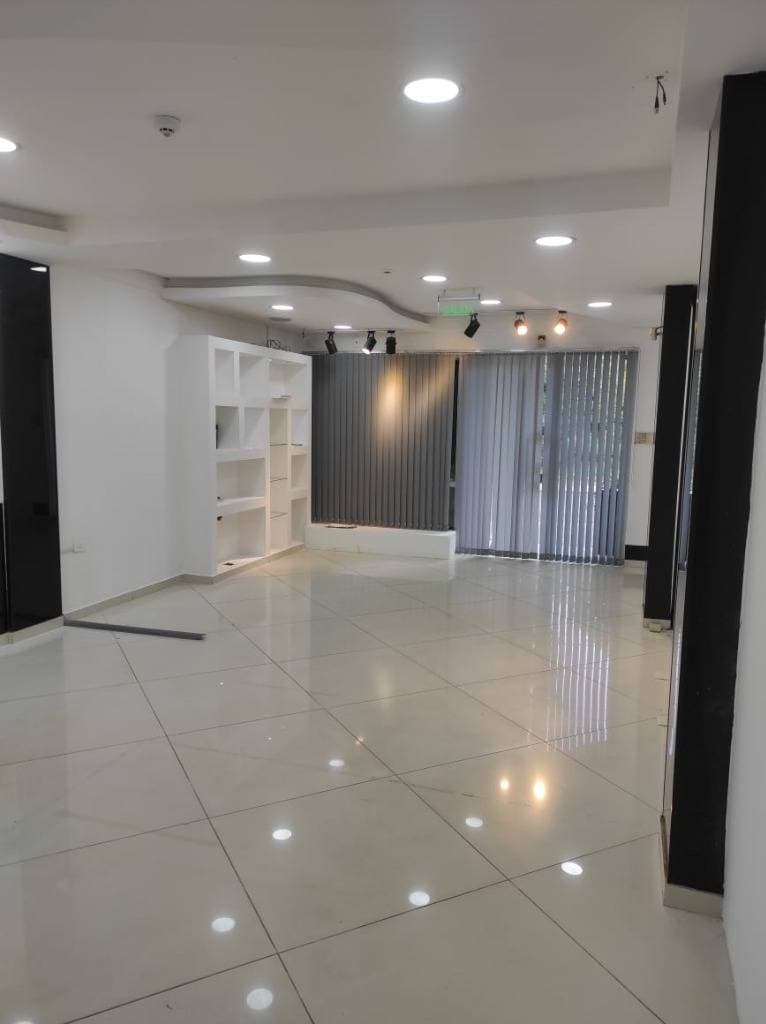 Alquilo salon comercial