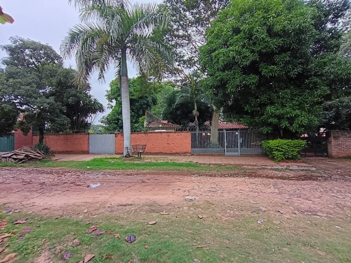 Casa de 3 Dormitorios con Piscina en Alquiler - Puerto Pabla, Lambaré