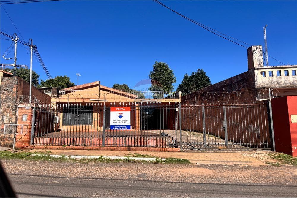 en venta casa bien ubicada en Fernando de la Mora