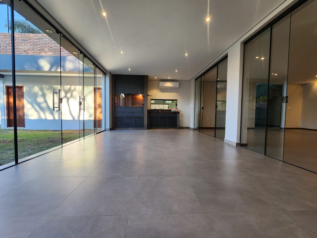 Moderna residencia 4 suites barrio mburucuya — foto 4