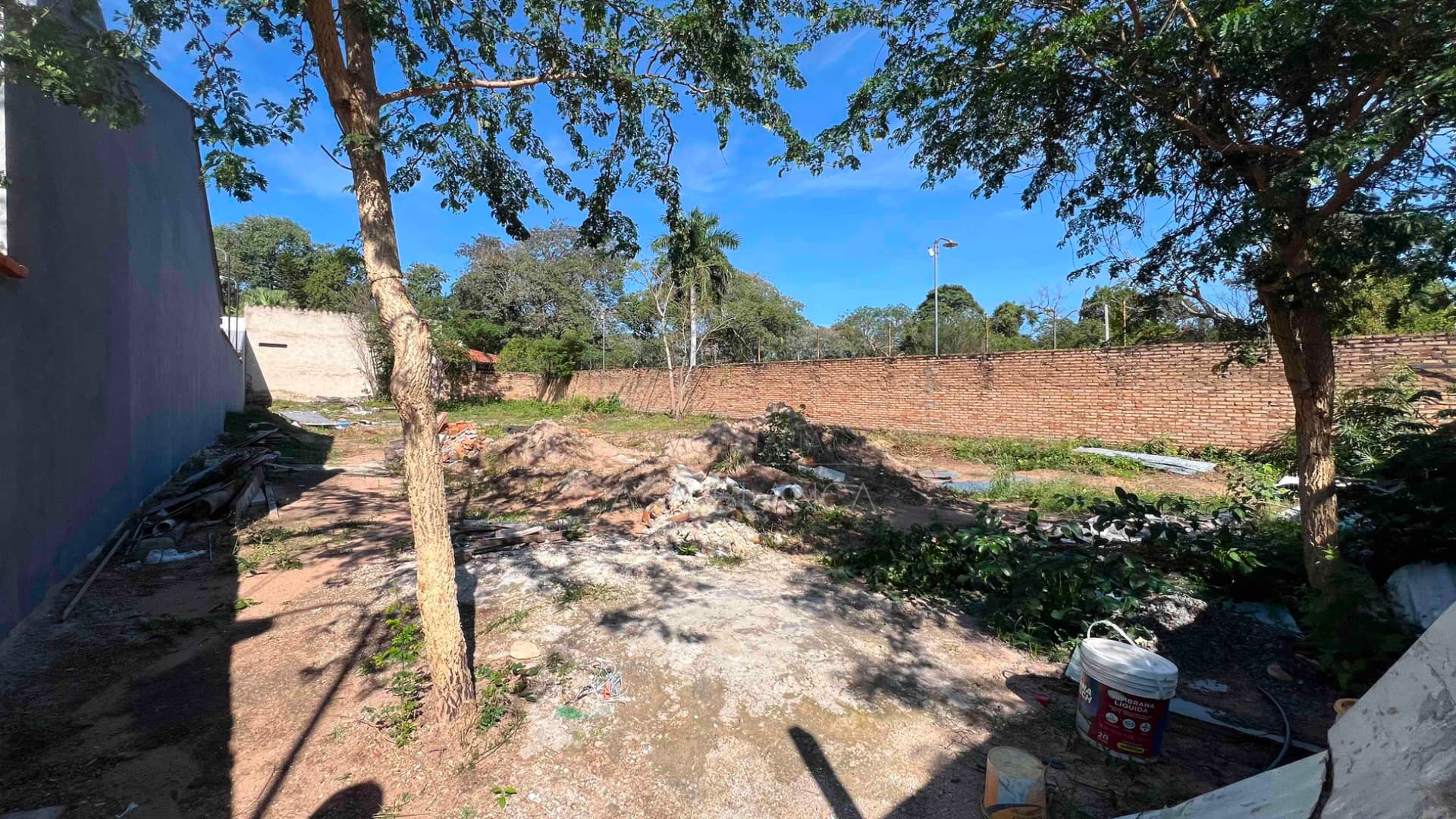 Terreno amurallado en el centro de San Bernardino, foto 2