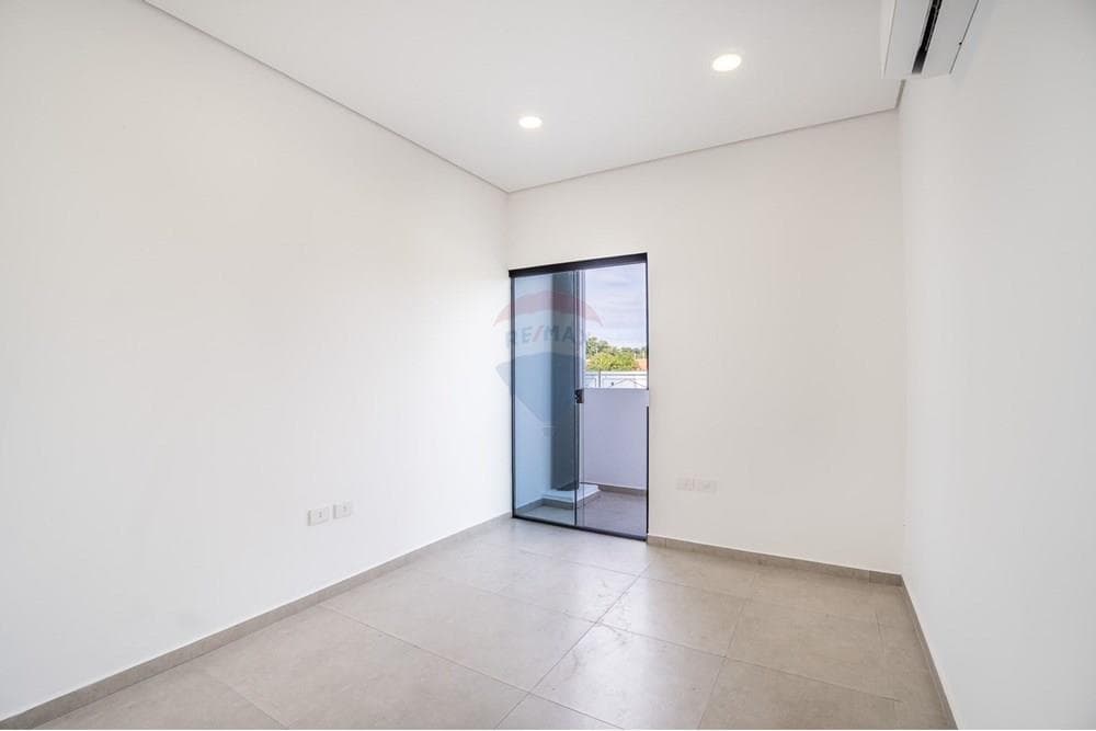 En venta hermosa residencia en loma merlo Luque, foto 3
