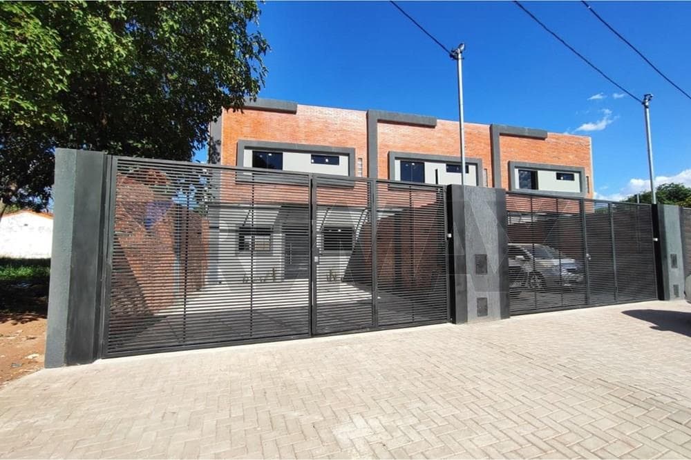 Alquilo duplex con amplio patio - Luque