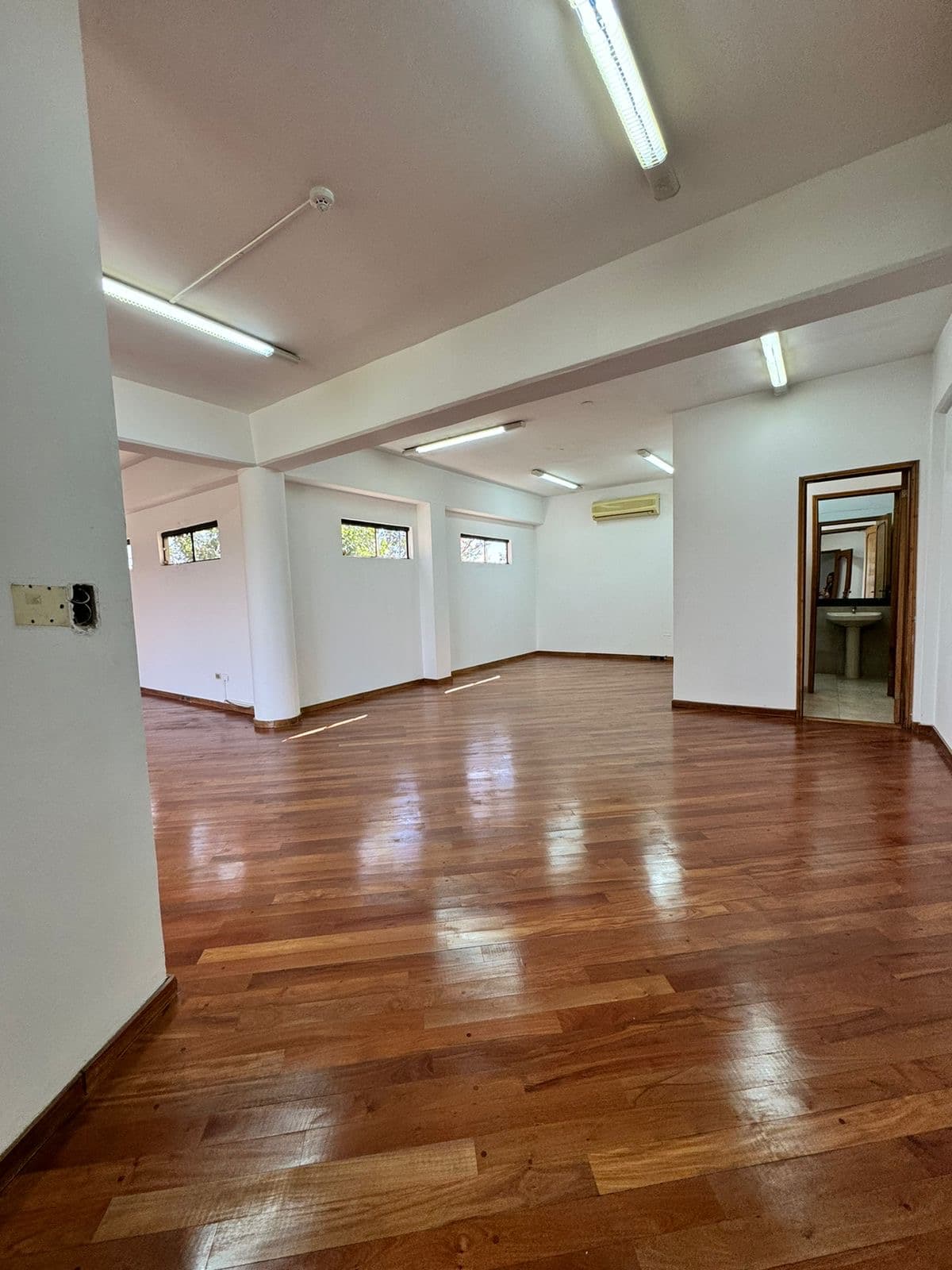 En alquiler oficina zona boggiani con cochera — foto 4