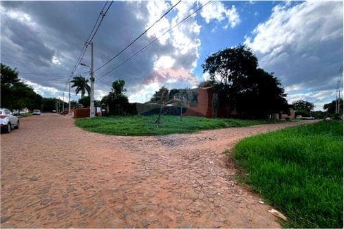 En venta terreno en esquina[Luque], foto 3