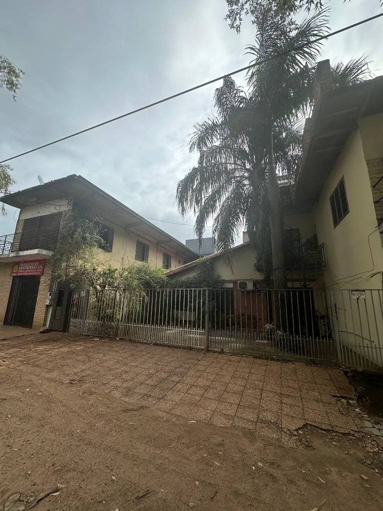 Vendo terreno con casa a demoler