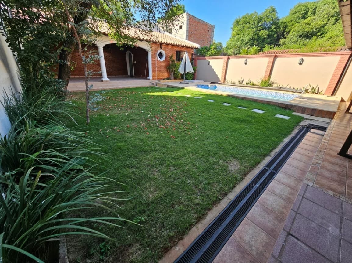 Casa de 4 dormitorios con piscina en Lambaré, barrio kennedy — foto 5
