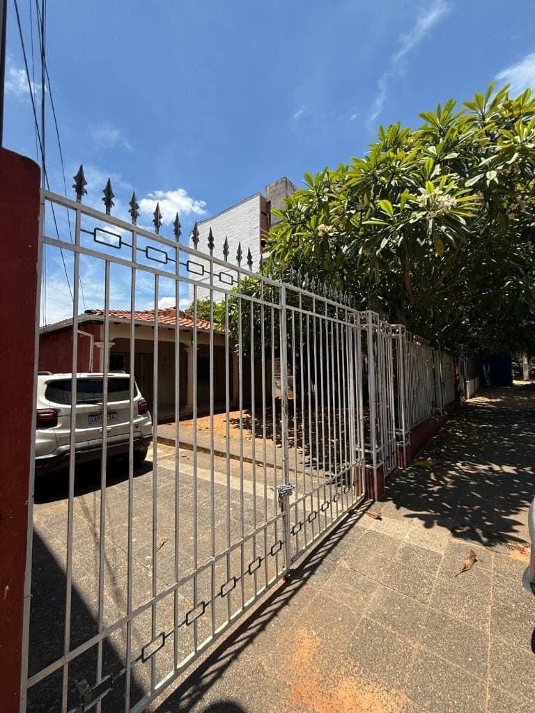 Oportunidad de inversión!! Terreno con casa a demoler en mburucuyá, foto 2