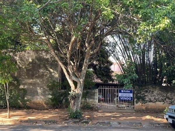 Propiedad en esquina en Los Laureles – 525 m² sobre dos calles