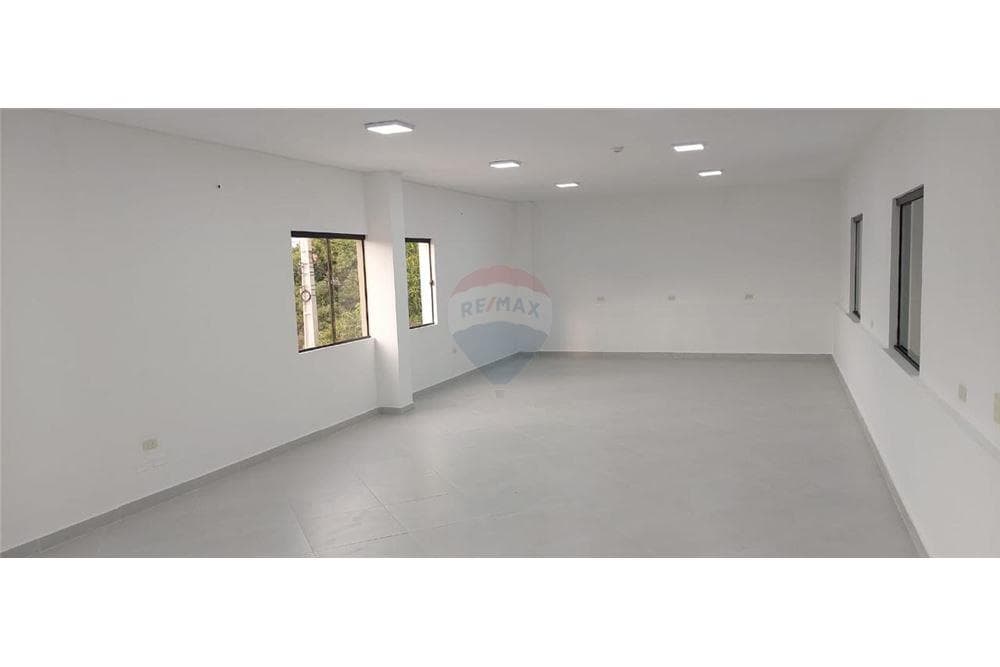 Depósito - Alquiler - Paraguay Asunción Santísima Trinidad Tinglado de 650 m2, foto 3