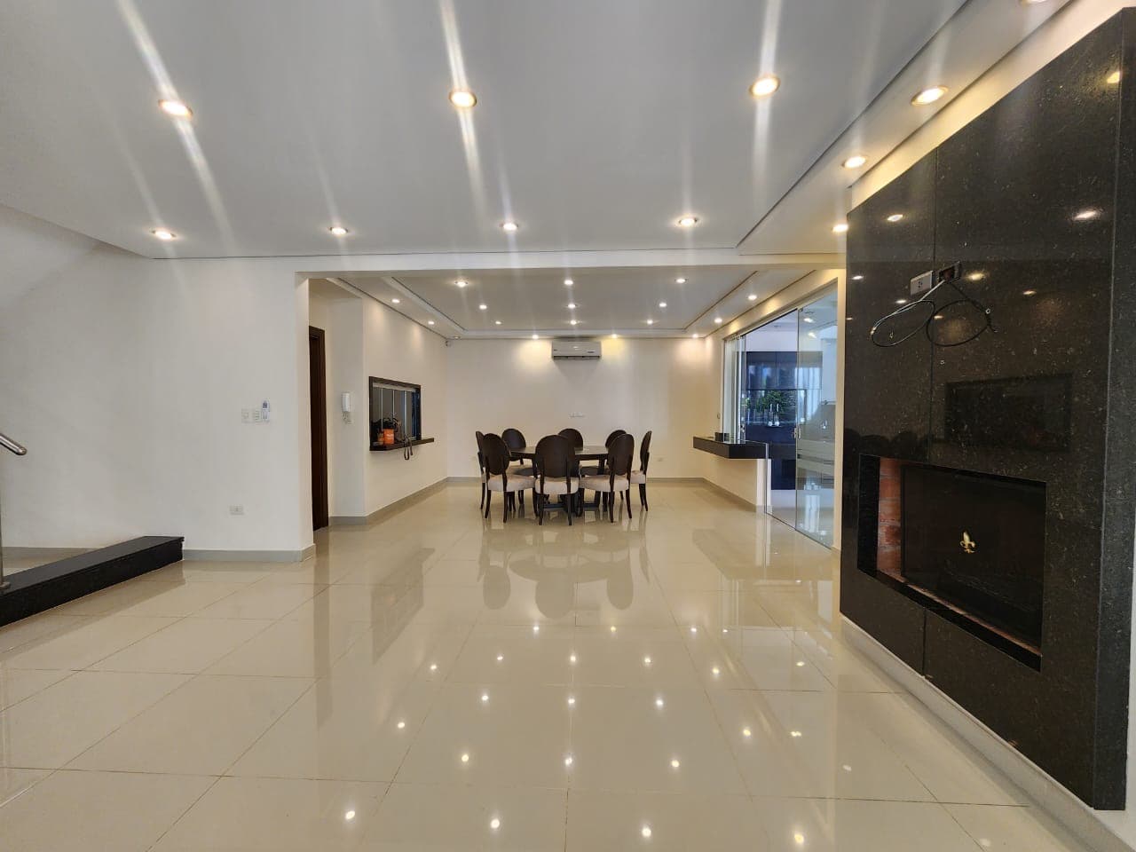 *EN ALQUILER, Residencia Moderna en Barrio Mburucuyá*, foto 2