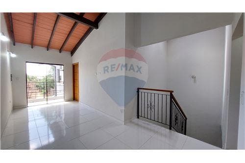 Impecable duplex en barrio Santo domingo Lambaré, foto 3