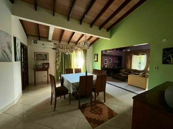 Hermosa casa con excelente ubicacion en lambare, foto 3