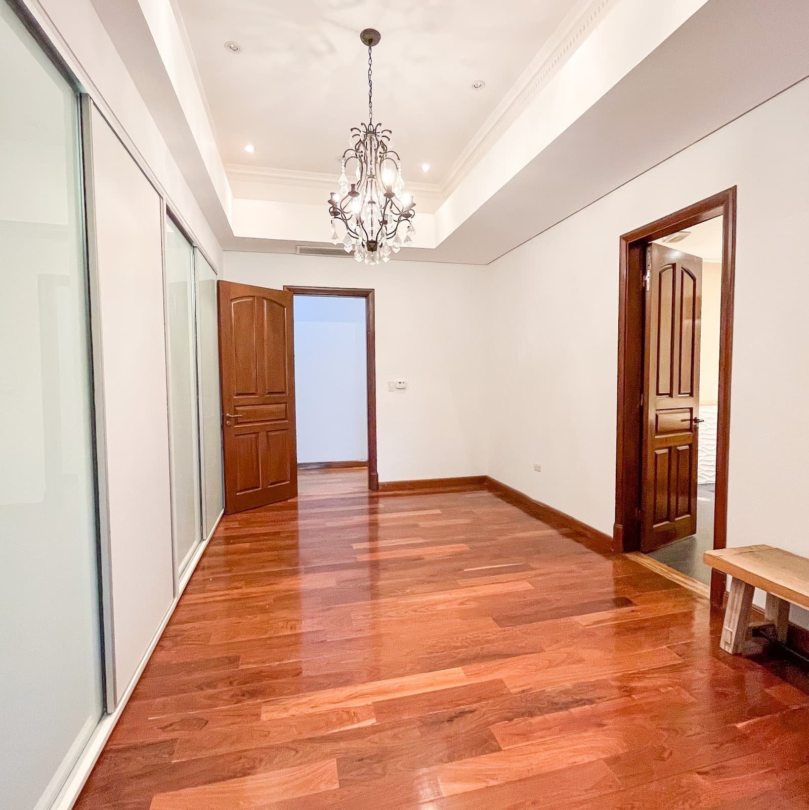 En venta – exclusiva residencia de lujo en surubi’í, foto 2