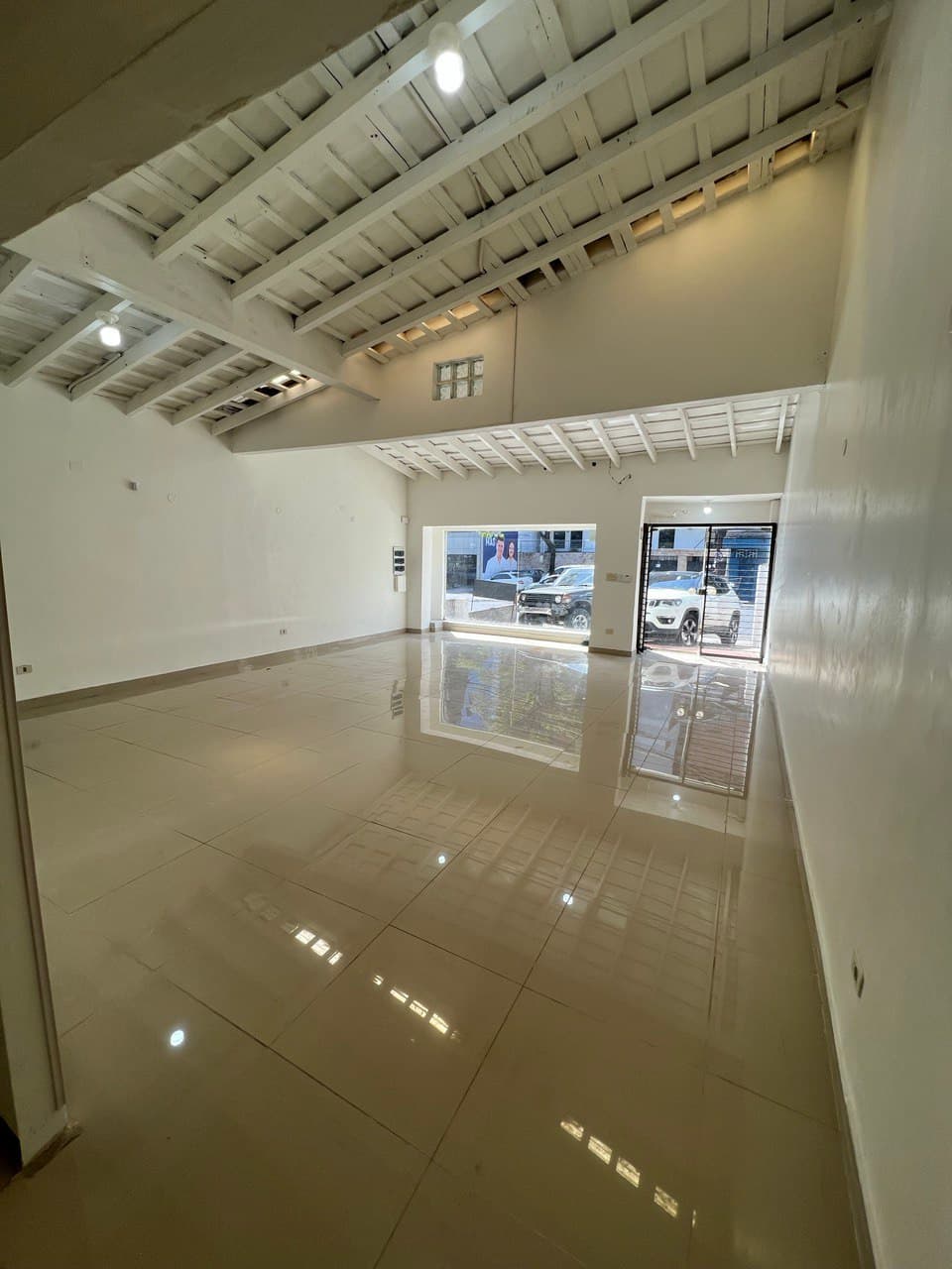 Local comercial en alquiler - bo. Las Mercedes