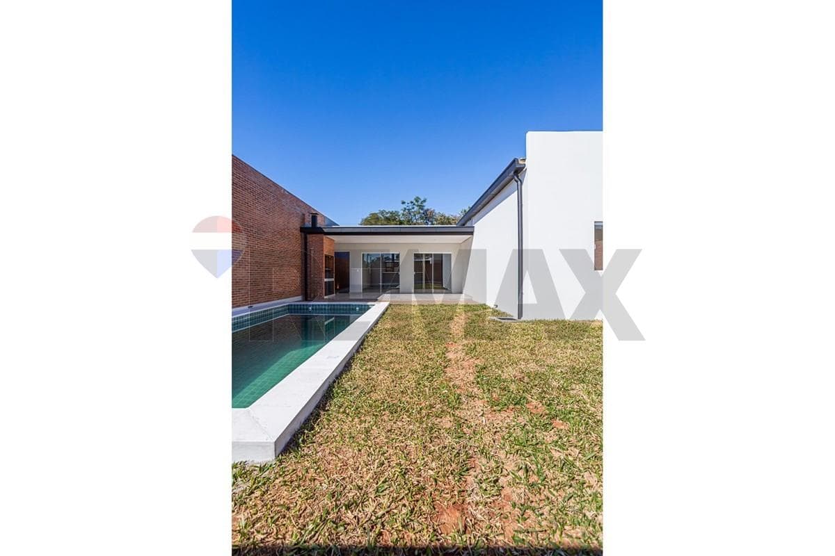 Casa - Venta - Luque, Central, Paraguay — foto 3