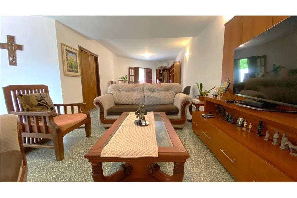 Casa a la venta en zona residencial de Fdo de la Mora Zona Norte- Ingavi, foto 5