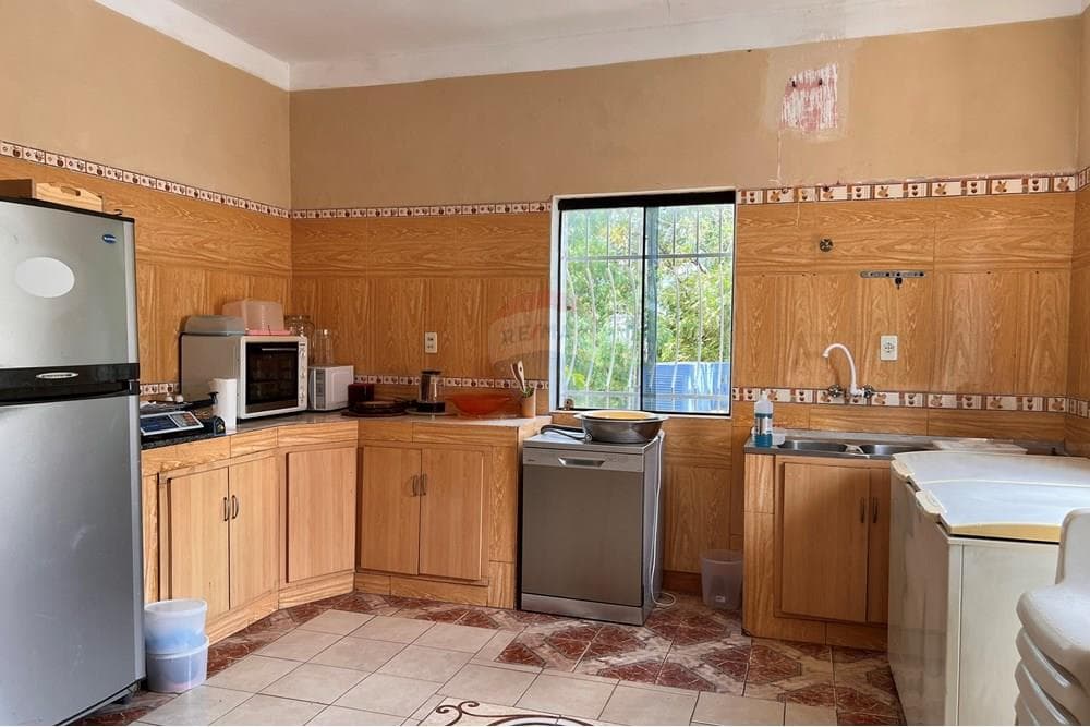 Casa en esquina de 3 pisos en Mariano R.A, foto 2