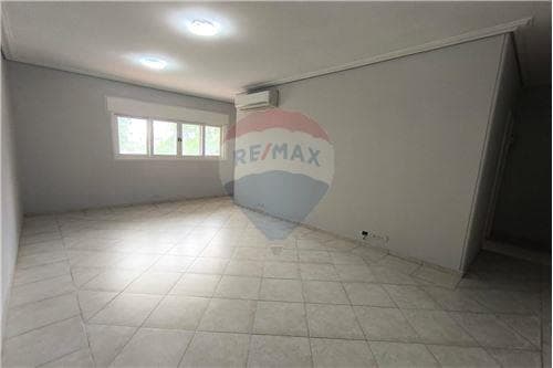 Casa de 6 habitaciones y cochera para 5 Autos zona Centenario, foto 5