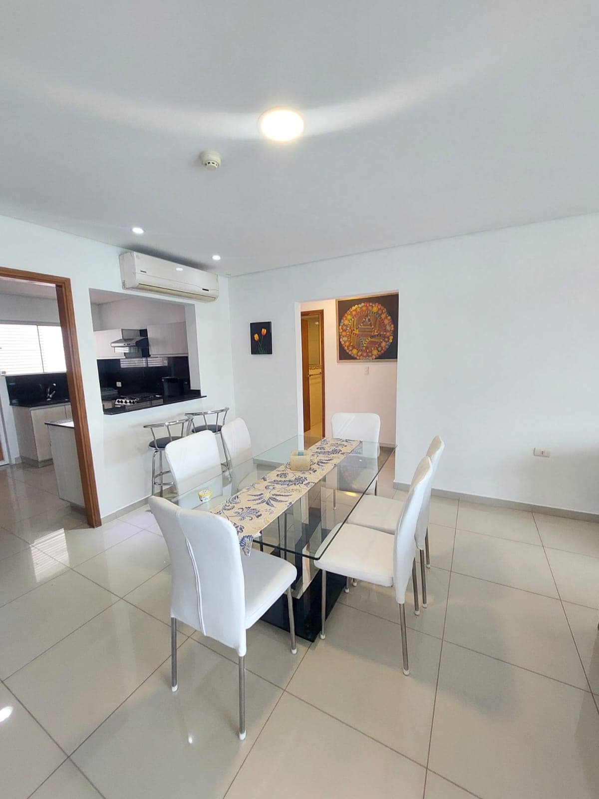 Departamento Amueblado de 2 Dormitorios en Alquiler, Amplio y Moderno, Zona Salvador del Mundo