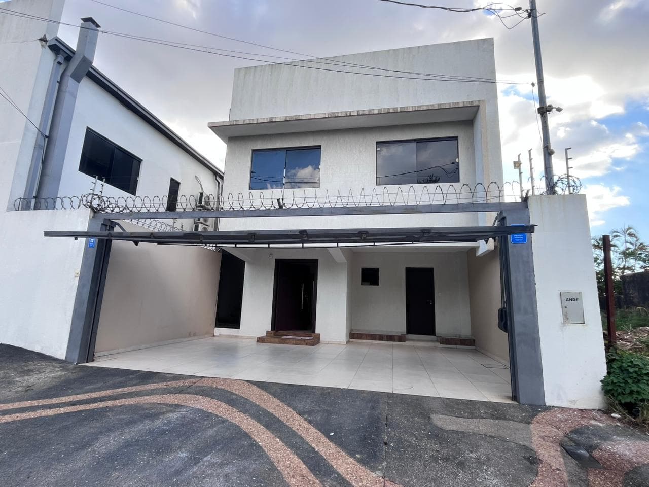 Alquilo dúplex en barrio santa maría – Asunción